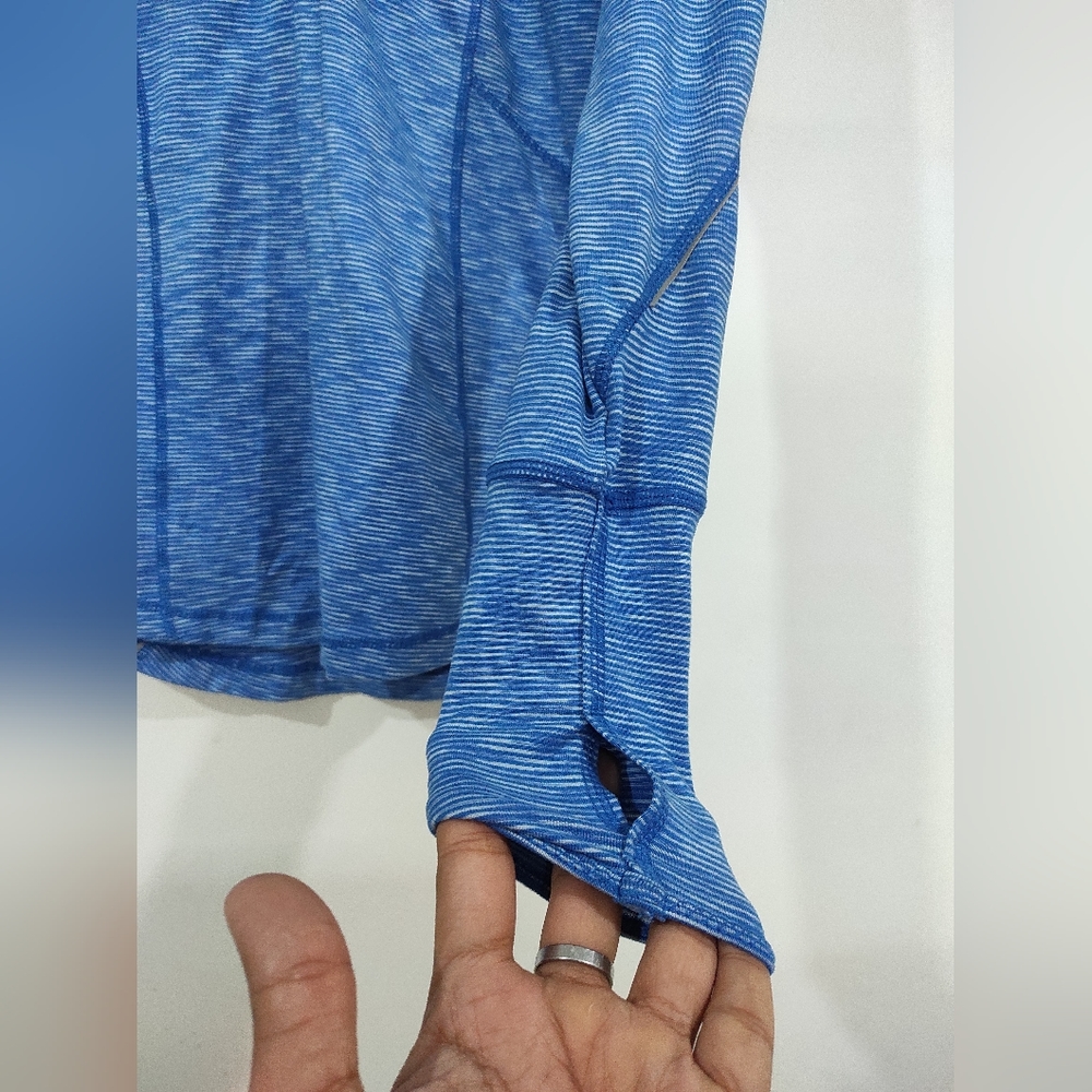 Gym wear Top with zipper & Thumbhole 💙 - Picture 7 of 15